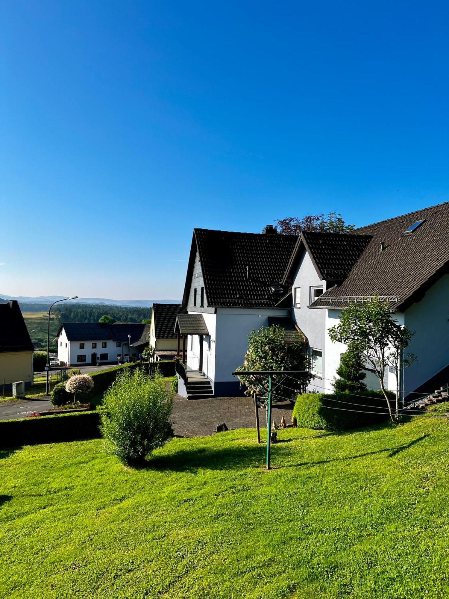 Deine-Eifel-Ferienwohnung Feusdorf Esterno foto