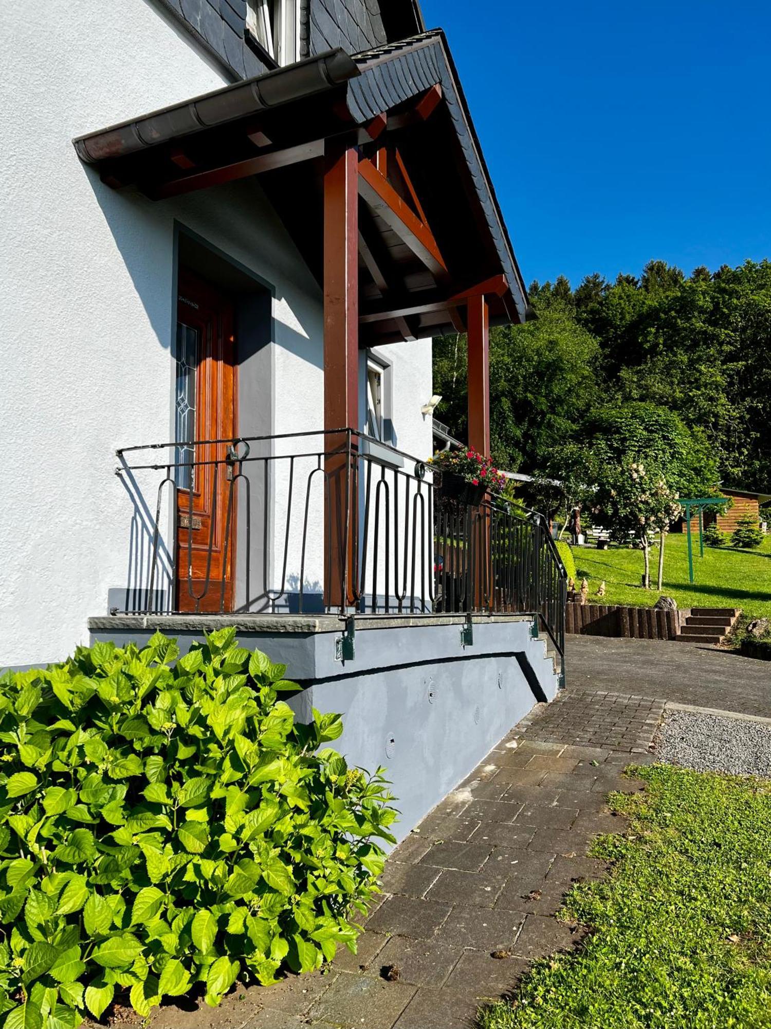 Deine-Eifel-Ferienwohnung Feusdorf Esterno foto